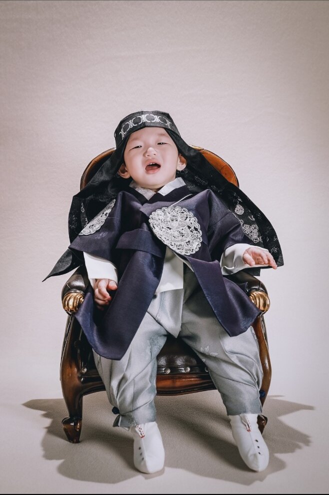 한복을 입은 아기